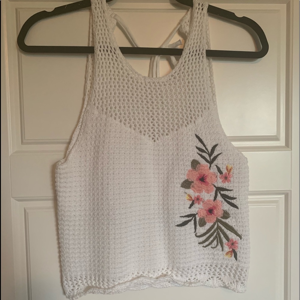 White flower embroidered tank top